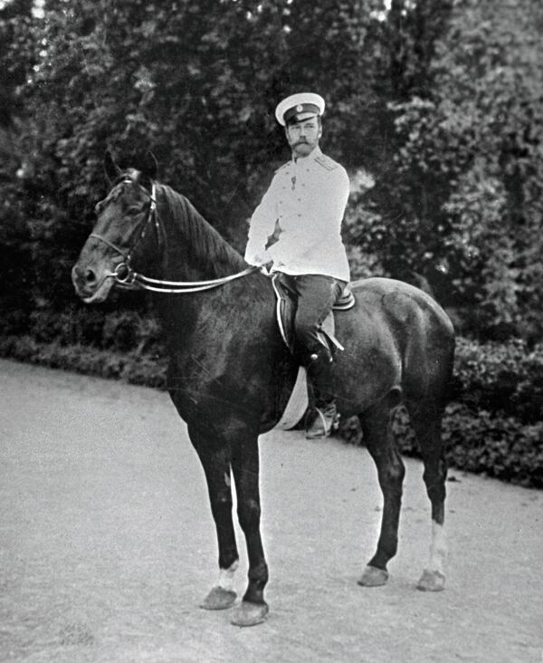 Российский император Николай II верхом на лошади