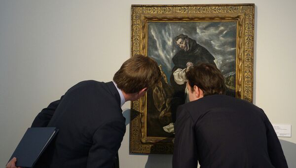 Посетители у картины Эль Греко Молитва святого Доминика. Архив