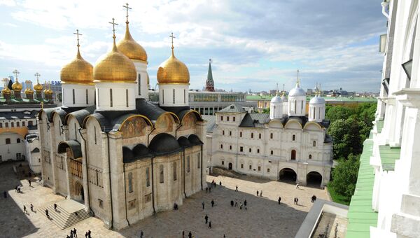 Вид на Успенский собор и территорию Кремля с колокольни Ивана Великого