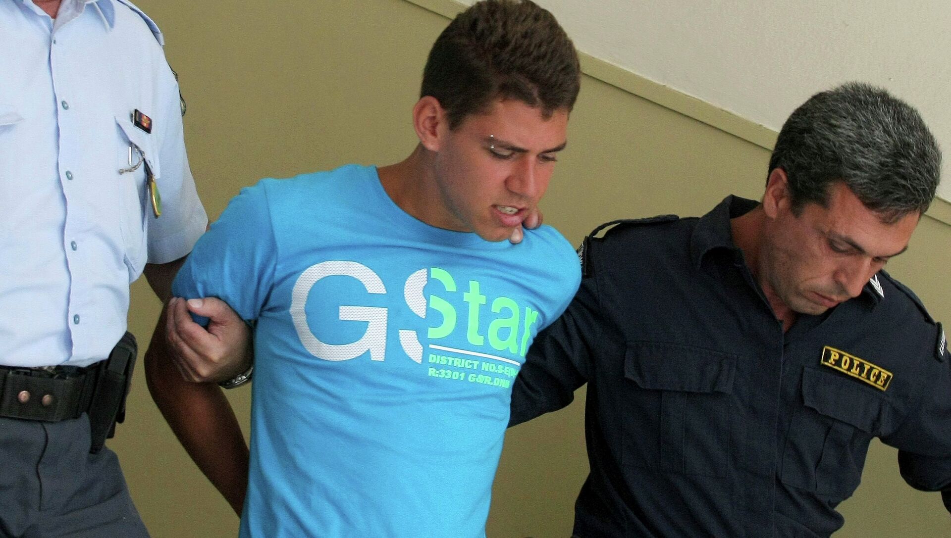 20-летний голландец, который ранил ножом 11-летнего россиянина на Крите 20-летний голландец, который ранил ножом 11-летнего россиянина на Крите - РИА Новости, 1920, 16.05.2013