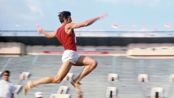 Чемпионат СССР 1972 года по легкой атлетике. Прыгает Игорь Тер-Ованесян