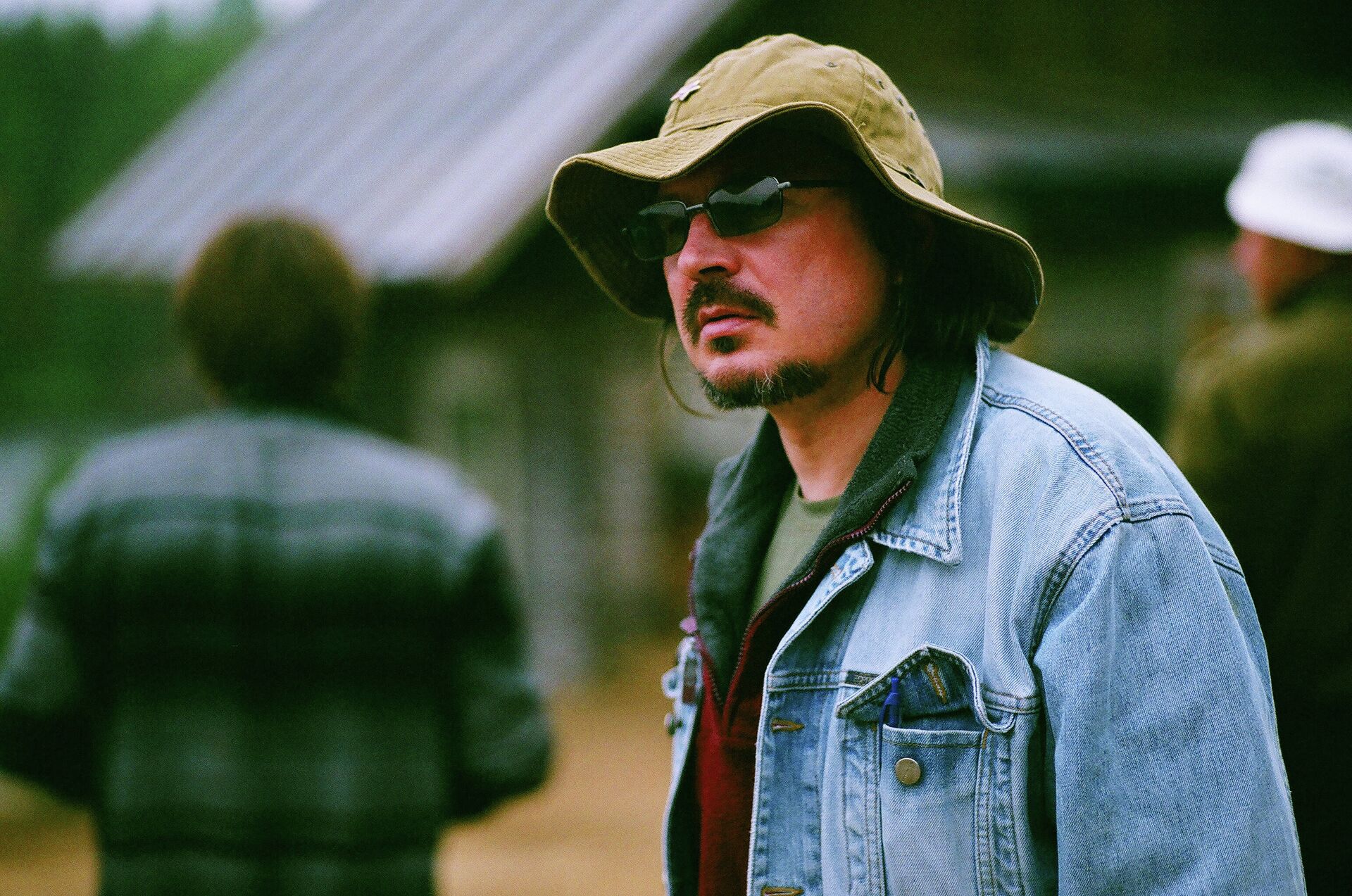 Алексей Балабанов на съемках фильма Груз 200 Алексей Балабанов на съемках фильма Груз 200 - РИА Новости, 1920, 31.10.2025