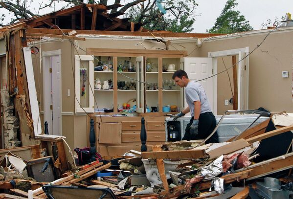 Последствия торнадо в штате Канзас, США