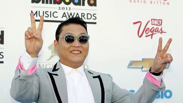 Певец и автор песен PSY на церемонии вручения наград журнала Billboard