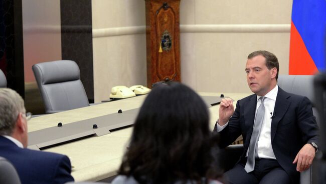Д. Медведев дал интервью газете Комсомольская правда