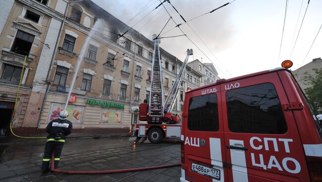 Пожар в выселенном доме на улице Нижняя Красносельская