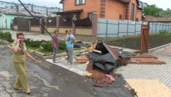 Сильный ветер повредил кровли жилых домов в городе Ефремов Тульской области
