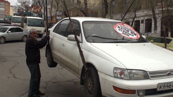Порванная куртка и 50 наклеек: во Владивостоке прошёл рейд Стопхам