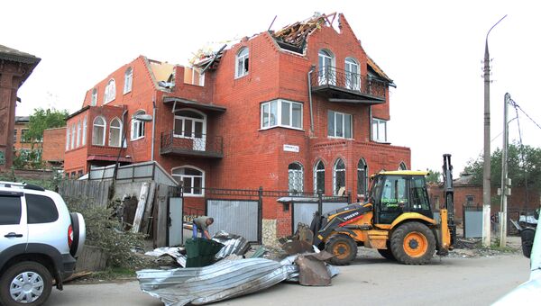 Разрушенное смерчем здание в городе Ефремове Тульской области
