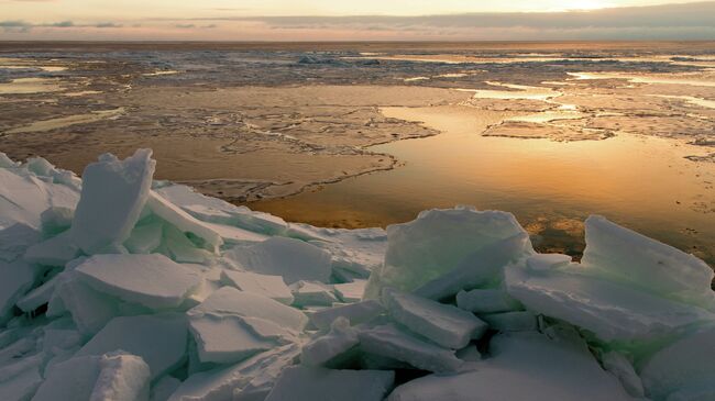 Лед у берега моря. Архивное фото