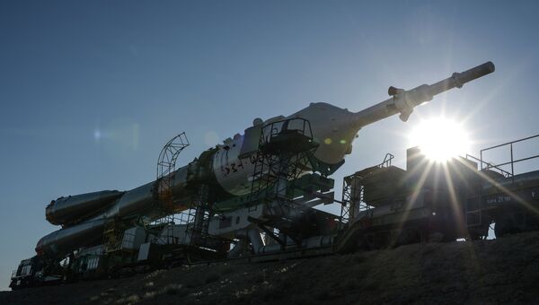 Ракету Союз-ФГ установили на стартовой площадке Байконура