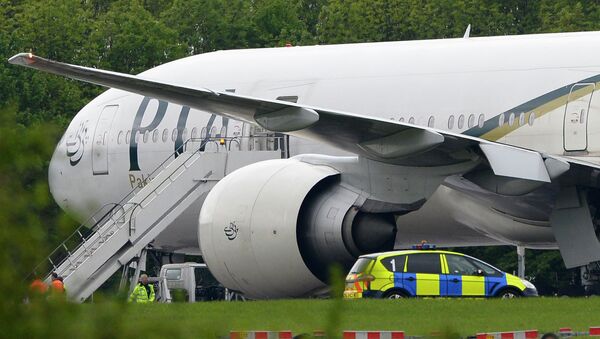 Cамолет Пакистанских авиалиний был перенаправлен в аэропорт Станстед близ Лондона по соображениям безопасности