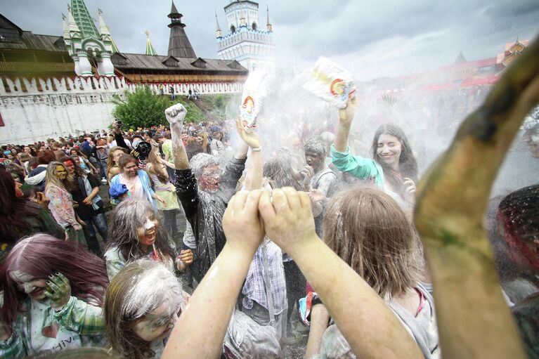 Фестиваль красок Холи в Москве