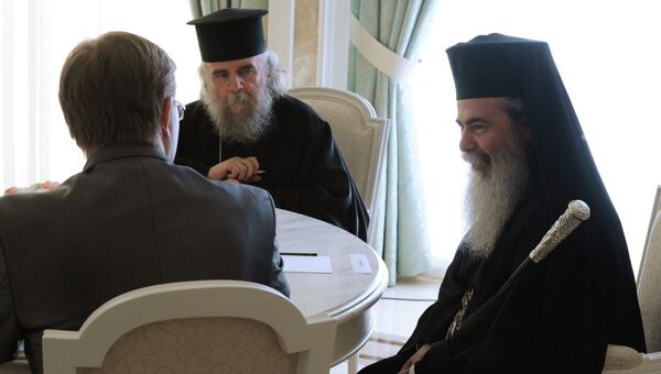 Патриарх Иерусалимский Феофил III (справа) на встрече с президентом РФ Владимиром Путиным