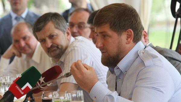 Глава Чечни Рамзан Кадыров во время встречи с руководителями ведущих СМИ России