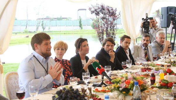 Глава Чечни Рамзан Кадыров во время встречи с руководителями ведущих СМИ России