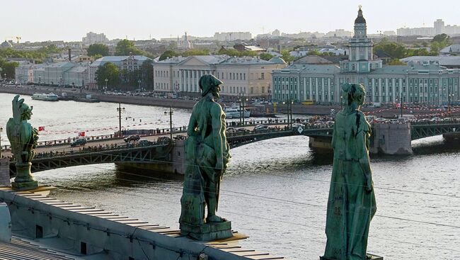 Вид на Дворцовый мост. Архивное фото