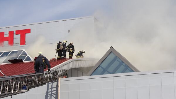 Пожар в ТРК Континент в Санкт-Петербурге