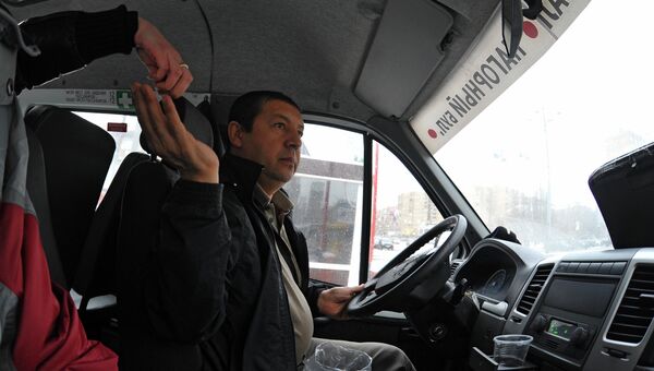Работа маршрутных такси в Москве. Архивное фото