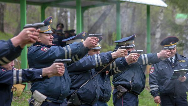 Соревнования по стрельбе среди полицейских. Архивное фото