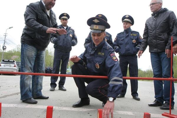 Как водят и стреляют инспекторы ДПС: соревнования в Новосибирске