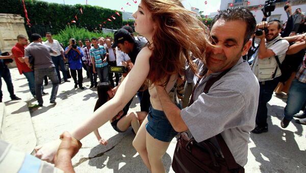Акция протеста Femen в Тунисе