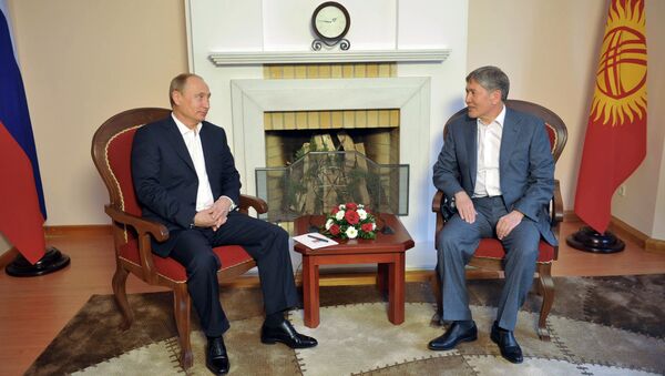 Президент РФ Владимир Путин и президент Киргизии Алмазбек Атамбаев