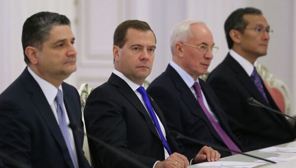 Председатель правительства РФ Дмитрий Медведев на саммите СНГ в Минске