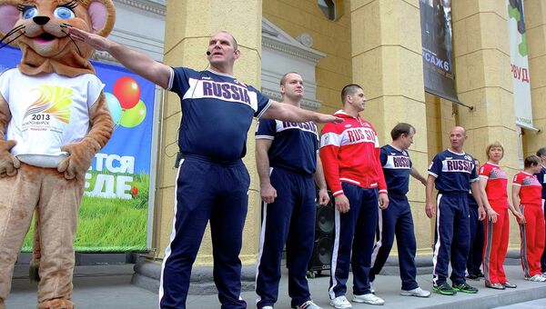 Утренняя зарядка с Александром Карелиным и олимпийцами в Новосибирске, архивное фото
