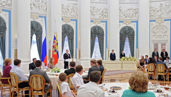Владимир Путин на церемонии вручения ордена Родительская слава. Архивное фото