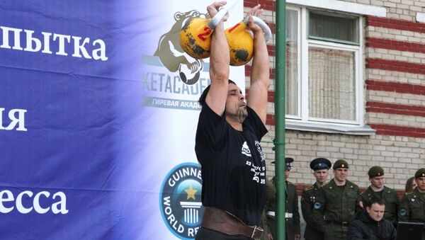 Два мировых рекорда установил гиревик Рачинский в Новосибирске