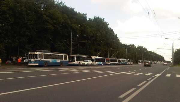 Движение троллейбусов остановлено на бульваре Яна Райниса из-за обрыва проводов