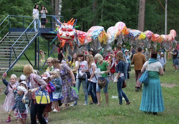 Cоциальная акция для детей и подростков мусорный дракон на фестивале новой культуры Арт-Овраг в Выксе