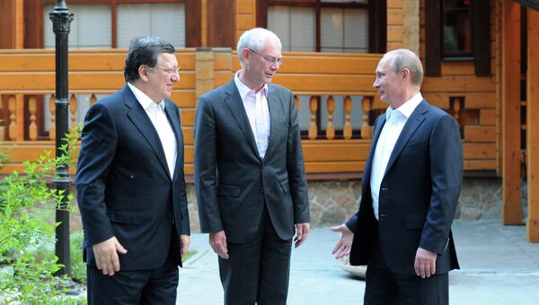 Президент России Владимир Путин, председатель Европейского совета Херман Ван Ромпей и председатель Еврокомиссии Жозе Мануэль Баррозу в Екатеринбурге