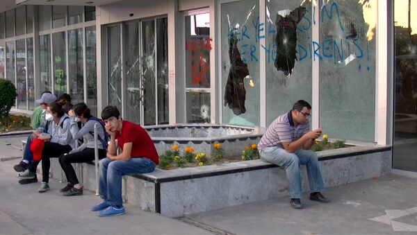 Разбитые витрины и мусор на улицах - Турция после беспорядков