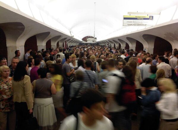 Станцию метро Охотный ряд в центре Москвы закрыли из-за пожара
