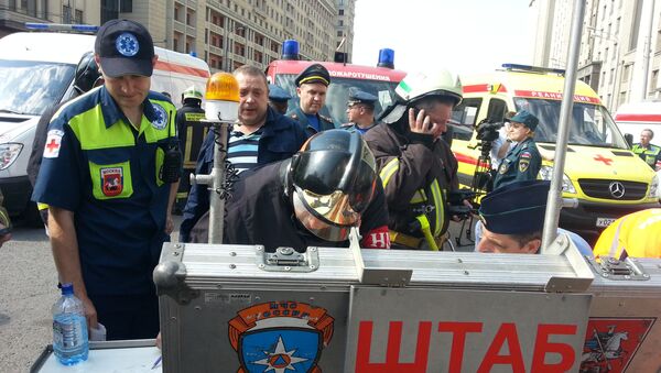 Работа оперативного штаба МЧС на месте пожара в Московском метрополитене