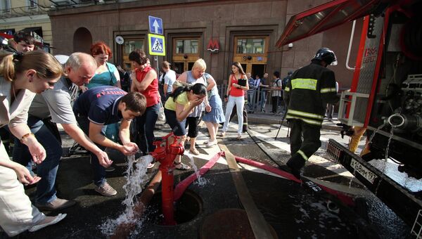 Станцию метро Охотный ряд в центре Москвы закрыли из-за пожара
