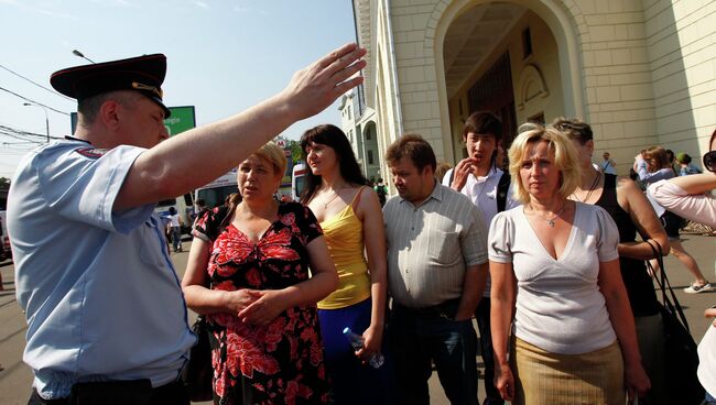 Станцию метро Охотный ряд в центре Москвы закрыли из-за пожара