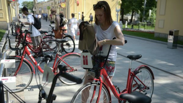 Работа автоматических велопрокатов в Москве, архивное фото