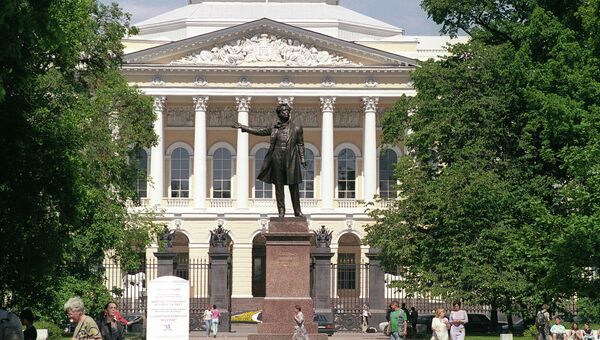 Памятник А.Пушкину перед Русским музеем