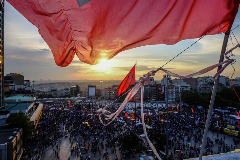 Антиправительственные выступления против исламизации Турции