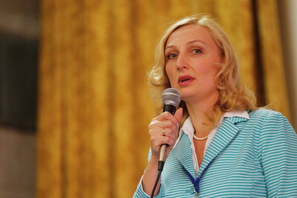 Директор по приему Людмила Солнцева на выступает на Дне открытых дверей в Российской экономической школе.