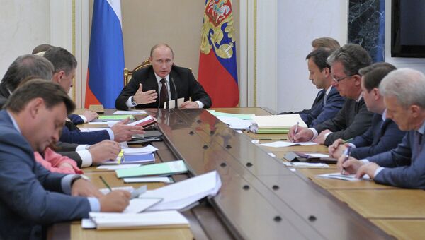 В.Путин проводит совещание в Кремле