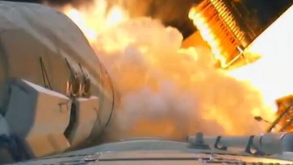 Запуск, полет в космос и вид на Землю впервые засняли с борта ракеты в 3D