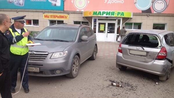 Гужевая повозка повредила три автомобиля в Томске