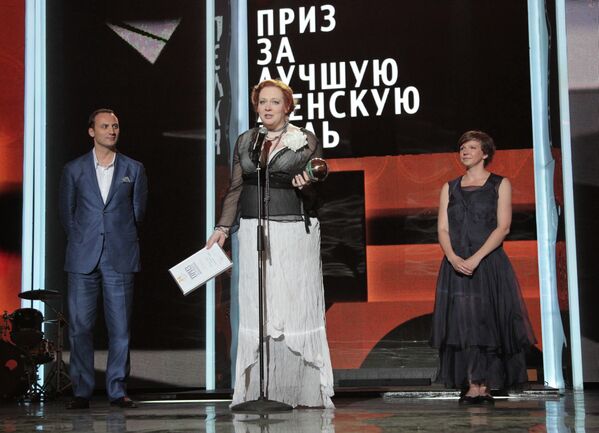 Актриса Юлия Ауг на церемонии закрытия XXIV открытого Российского кинофестиваля Кинотавр в Сочи