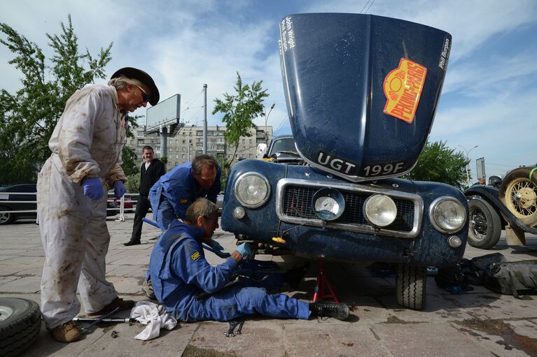 В Новосибирск прибыли раритетные авто ралли Пекин – Париж