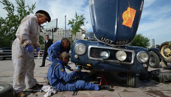 В Новосибирск прибыли раритетные авто ралли Пекин – Париж