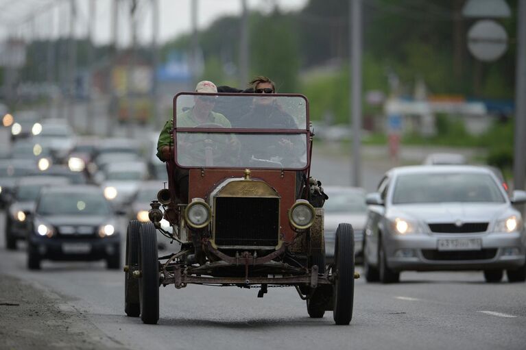 В Новосибирск прибыли раритетные авто ралли Пекин – Париж